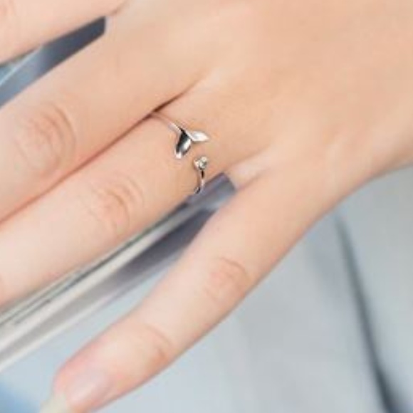 Sterling silver dolphin tail ring CZ gem 4-6 - Picture 3 of 5